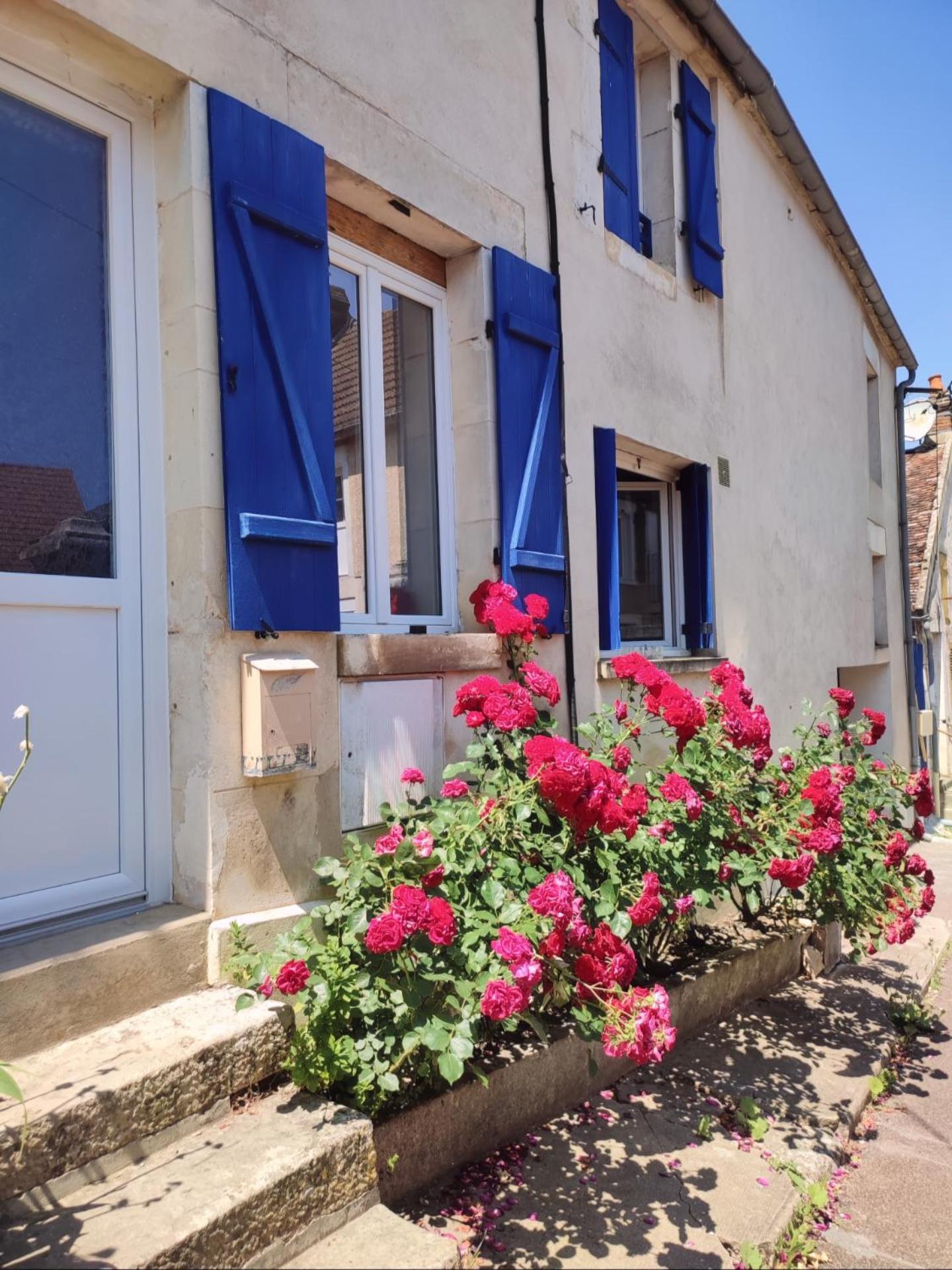 Gite En Plein Coeur Du Vignoble Chablisien Courgis Exterior photo