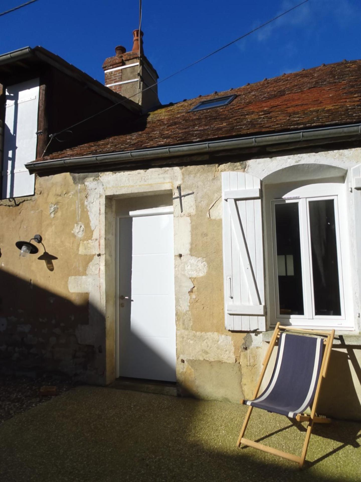 Gite En Plein Coeur Du Vignoble Chablisien Courgis Exterior photo